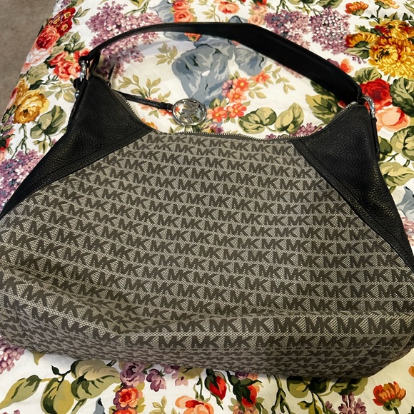 Michael Kors Monogram Black and Gray Shoulder Bag - Picture 2 of 11